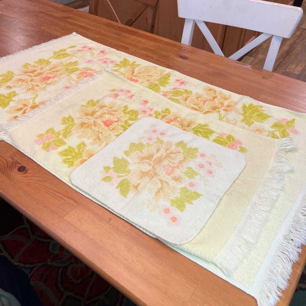 Vtg tastemaker bath Hand wash cloth Towel set 60 70s Yellow Cotton Fringe Floral